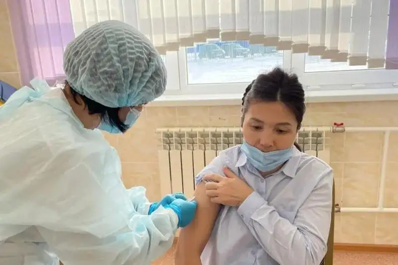Ақтөбелік мұғалімдер ревакцинациядан өтіп жатыр