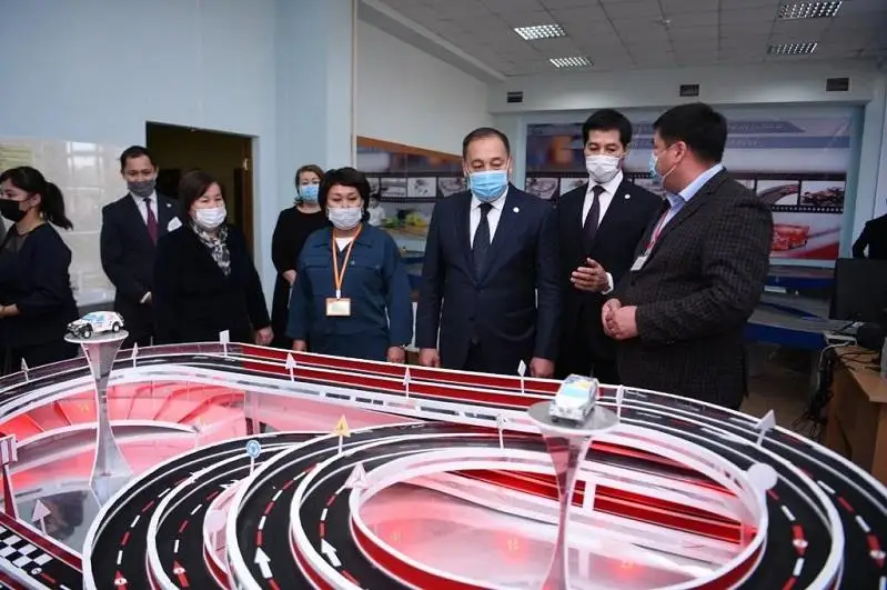 Ералы Тугжанов посетил соцобъекты в Западно-Казахстанской области