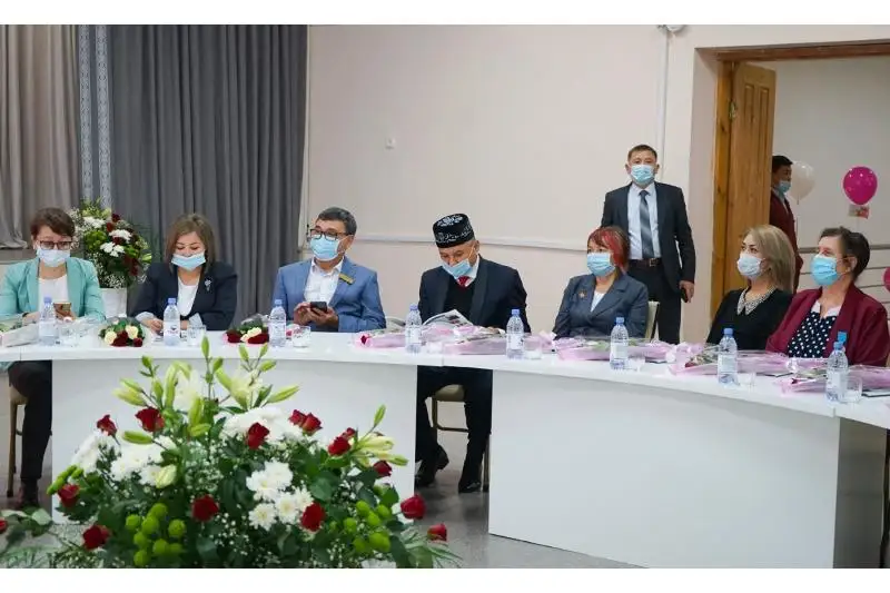 Semeıde úzdik muǵalimderge qurmet kórsetildi