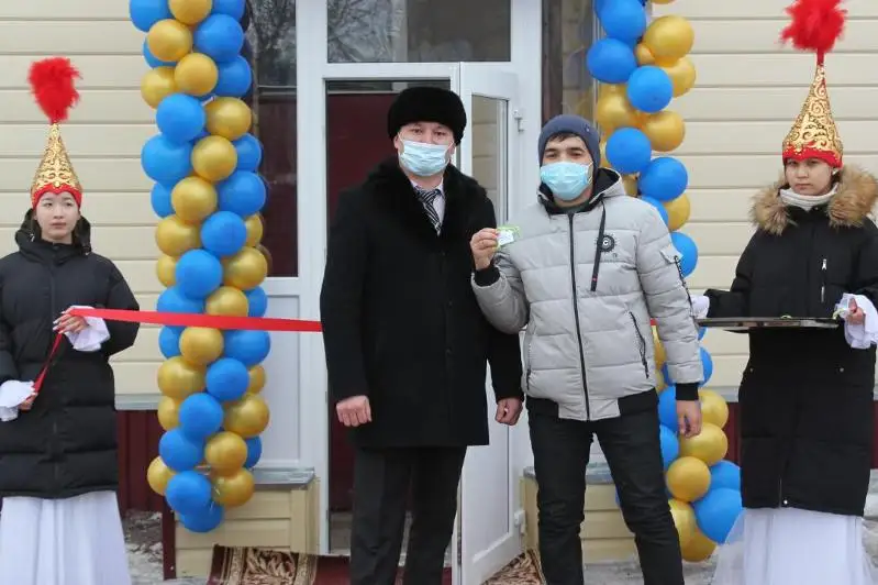 Ключи от квартир вручили 12 медицинским работникам в Каражале