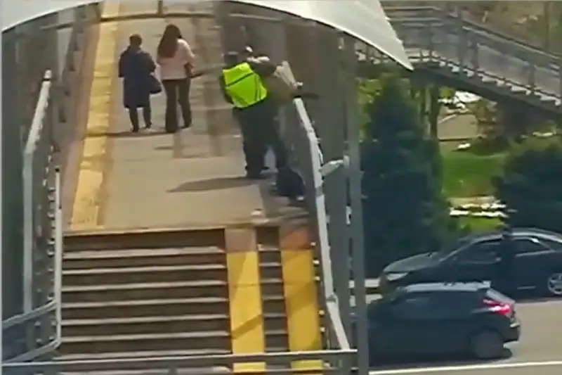 Almatyda ózine qol salmaq bolǵan áıel qutqaryldy