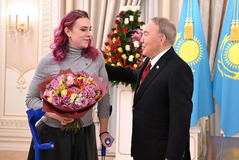 Elbasy paýerlıftıngten sport sheberi, alpınıst Marııa Áýezovamen kezdesti