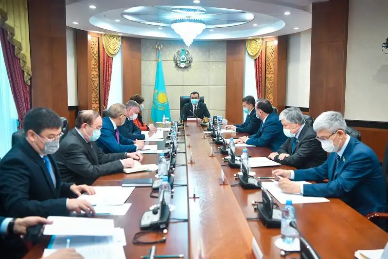 Маулен Ашимбаев провел заседание Бюро Сената