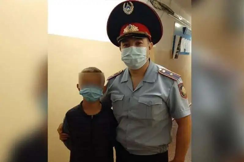 Пропавшего ребенка нашел участковый в Караганде