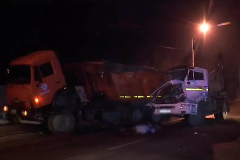 Мужчина погиб под колесами грузовика в Алматы