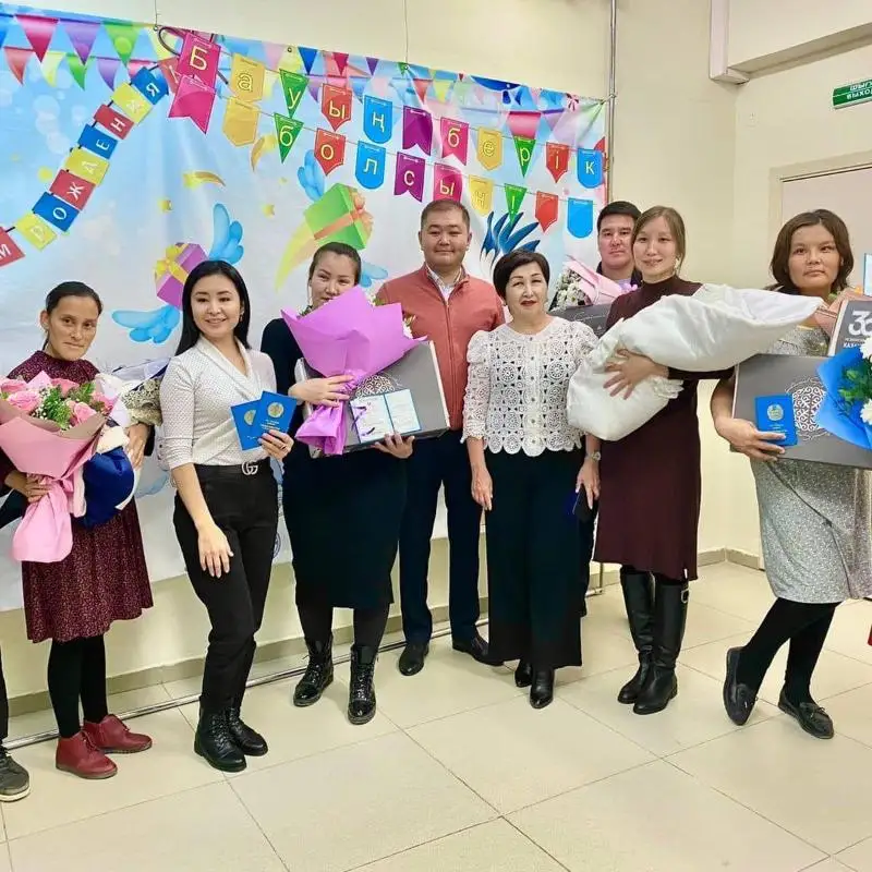 118 новорожденных в День Независимости в Мангистауской области получили подарочные боксы