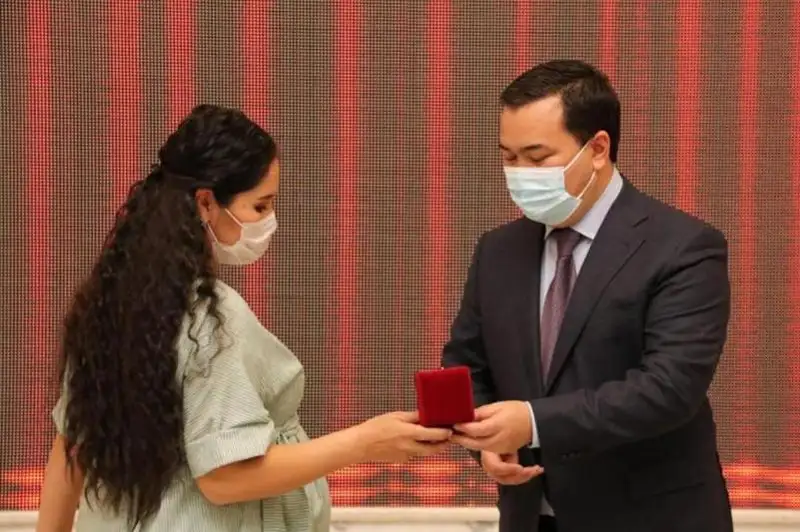 Работники культуры Карагандинской области получили квартиры к празднику