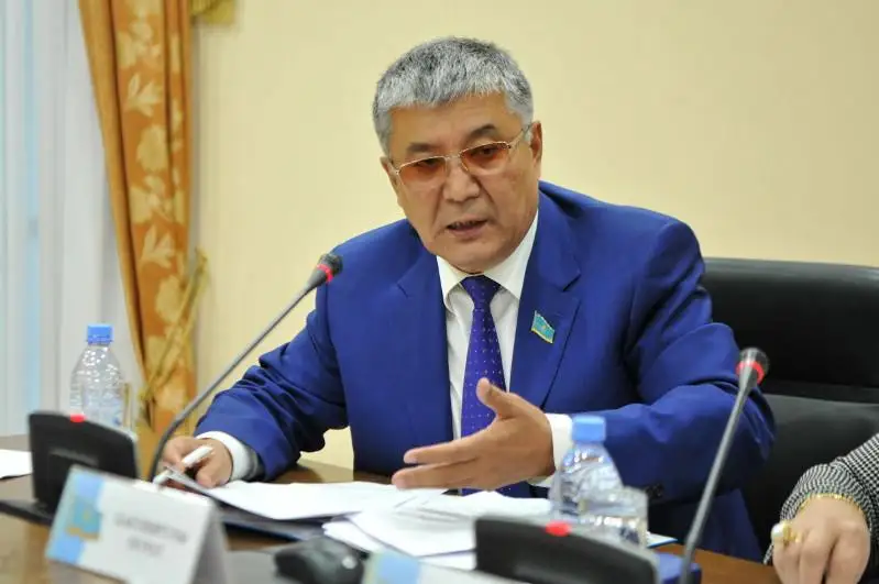 Senator Kishi Araldaǵy sý deńgeıin kóterýge qatysty usynys aıtty