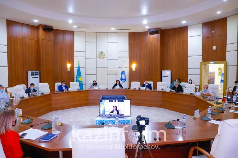 Qazaqstanda tilge jáne ultaralyq qatynasqa qatysty másele joq – ıÝrıı Lı