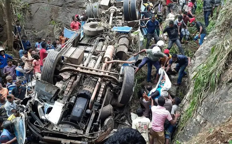Nepalda avtobýs apatynan 28 adam qaza tapty
