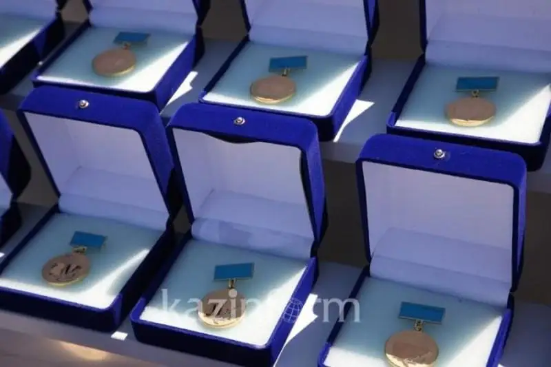 На «Алтын белгі» претендуют 49 выпускников школ в Павлодаре