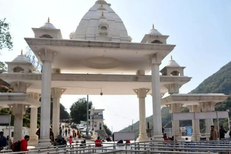 Индия: как минимум 12 человек погибли в новогоднем храме