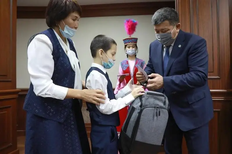 Дорога в школу: 7000 особенных детей получили сертификаты в Атырауской области