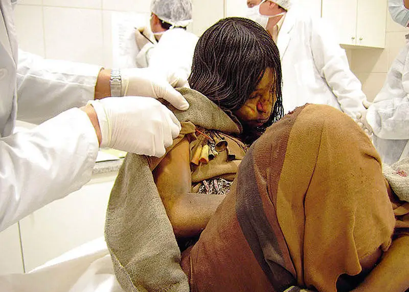maiden-with-scientist-mummy (1)
