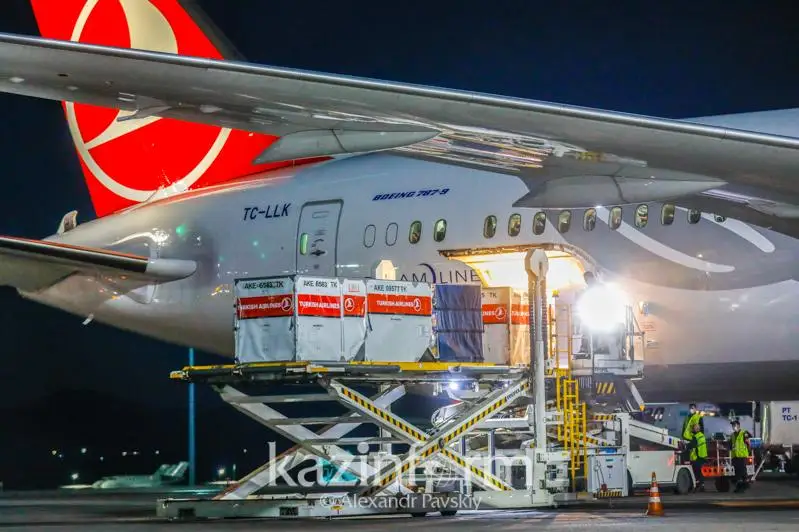 Первую партию китайской вакцины «CoronaVac» доставили в Казахстан