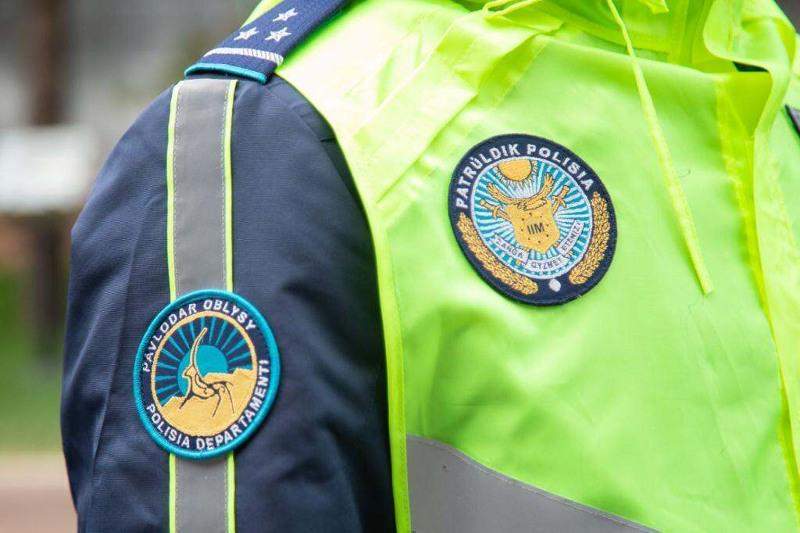 Юбкасының астына колготки киген қалыңдықтардың жасырын камерасы