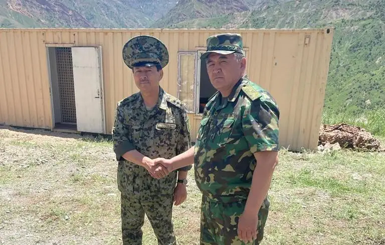 Главы Госкомиссий по границе Кыргызстана и Таджикистана подписали совместный протокол