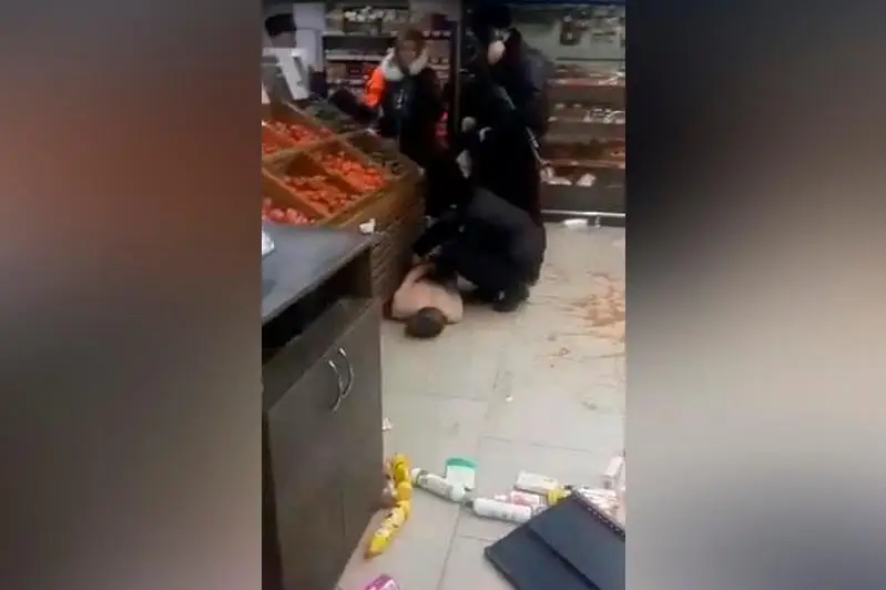 Мужчина разгромил крупный супермаркет в Атырау