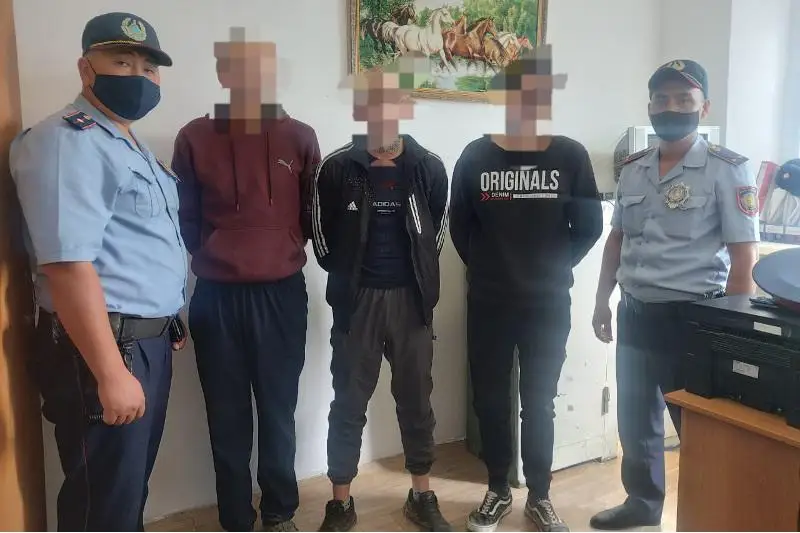 Два авто за ночь попытались угнать трое парней в Аркалыке