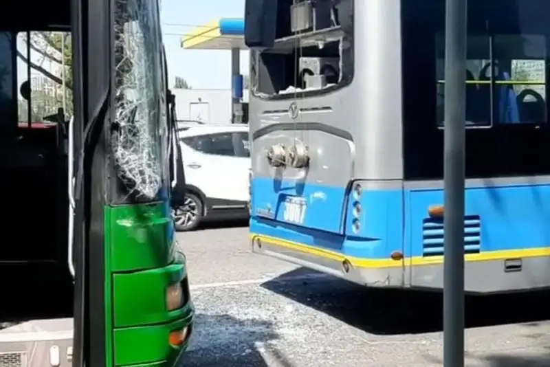 Almatyda avtobýs pen trolleıbýs soqtyǵysty, zardap shekkender bar