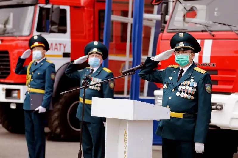 26 сотрудников ДЧС Алматы приняли присягу в честь памяти погибших пожарных