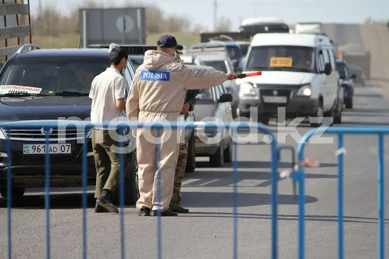 На въезде в Уральск и в районах ЗКО заработали блокпосты
