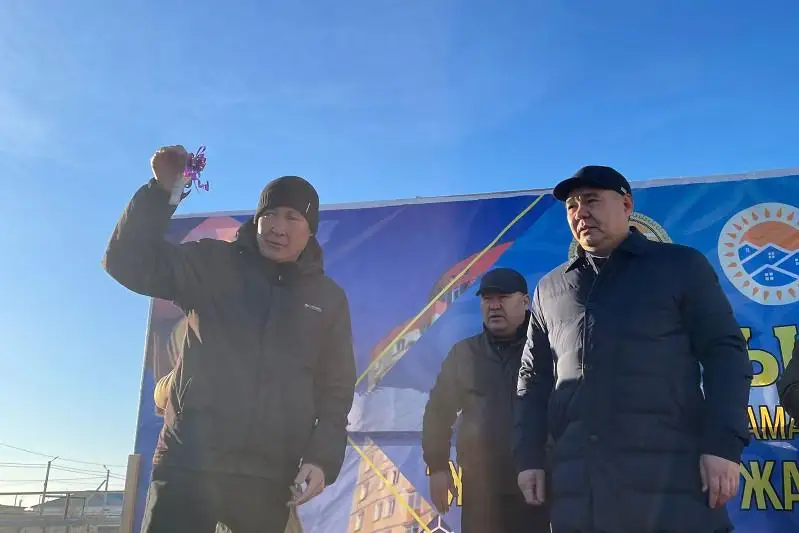 В преддверии 30-летия Независимости страны 80 семей празднуют новоселье в Мунайлинском районе Мангистауской области