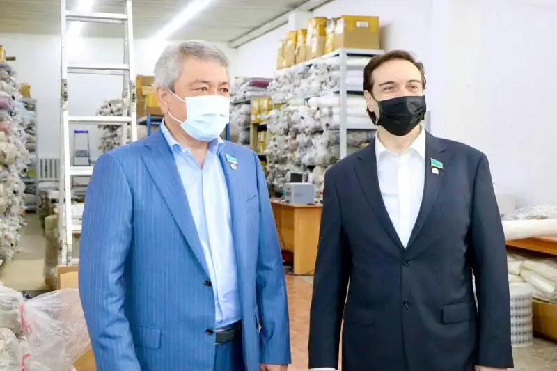 Мажилисмены ознакомились с проектами в малом промышленном парке в Алматы