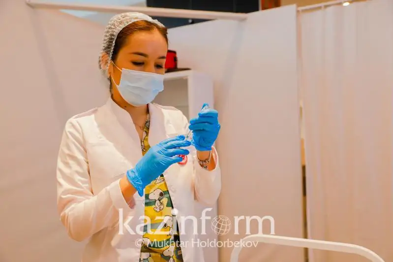 Almatyda bir táýlikte 1,9 myń adam vaktsına aldy