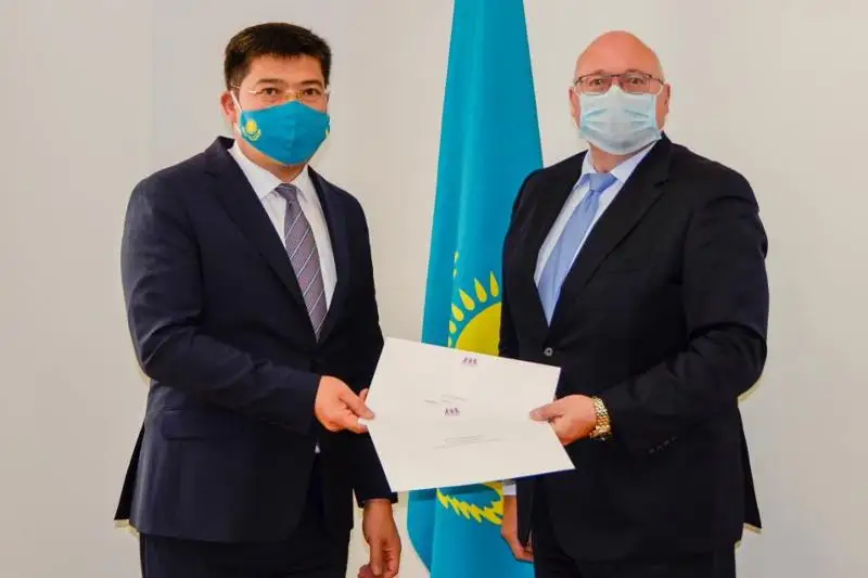 Замминистра иностранных дел принял копии верительных грамот от вновь назначенных послов европейских стран