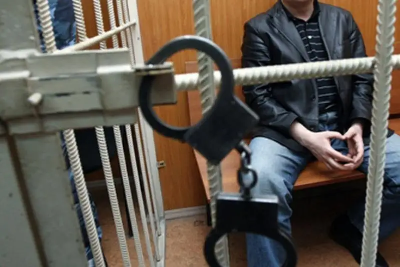 Серийный вор по ночам обкрадывал офисы, кафе и салоны красоты в Алматы