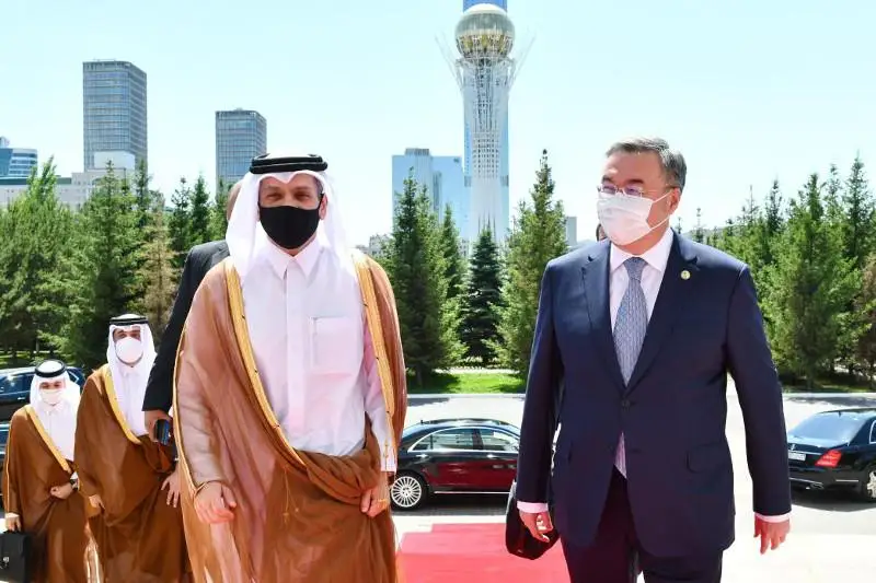 Глава МИД Катара прибыл с официальным визитом в Казахстан