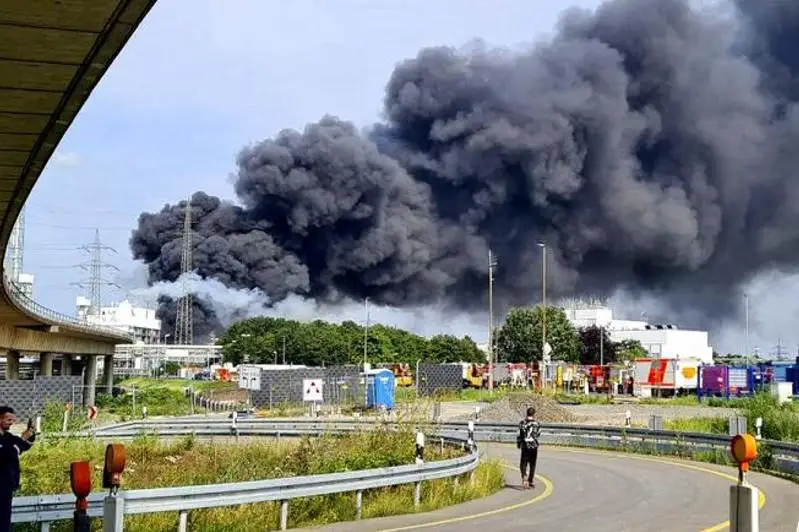 Мощный взрыв прогремел на предприятии на западе Германии