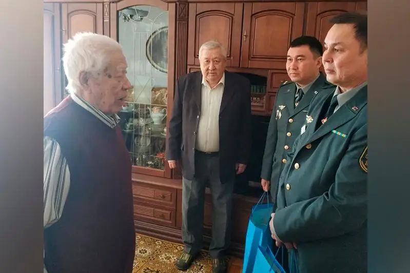 Посольство Казахстана в Украине поздравило ветерана ВОВ с 76-летием Победы