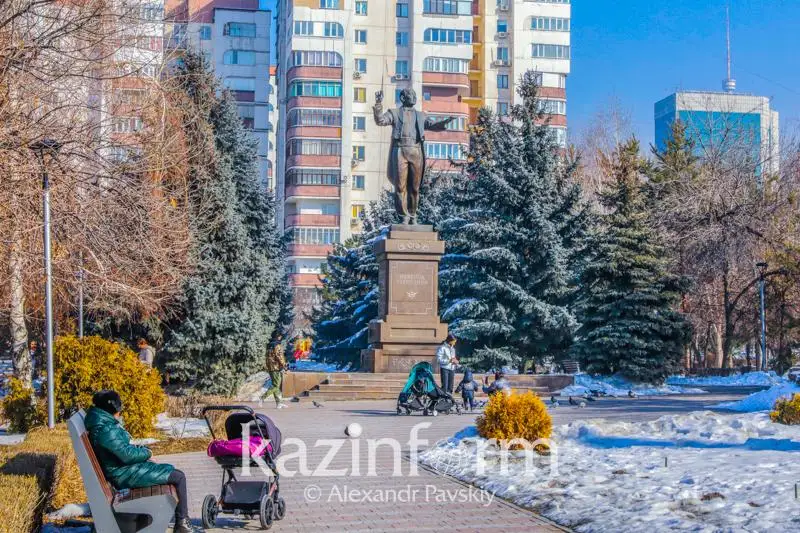 На дворе весна - алматинцев радует теплая погода