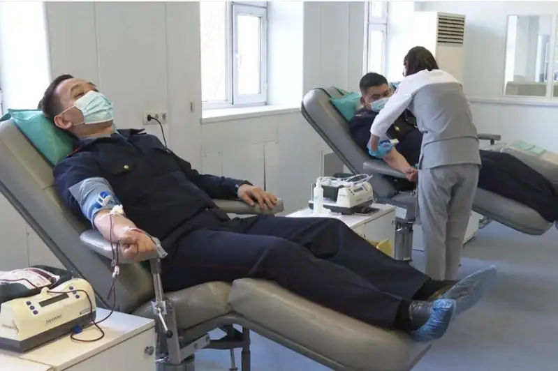 Более 30 полицейских сдали кровь в Туркестанской области