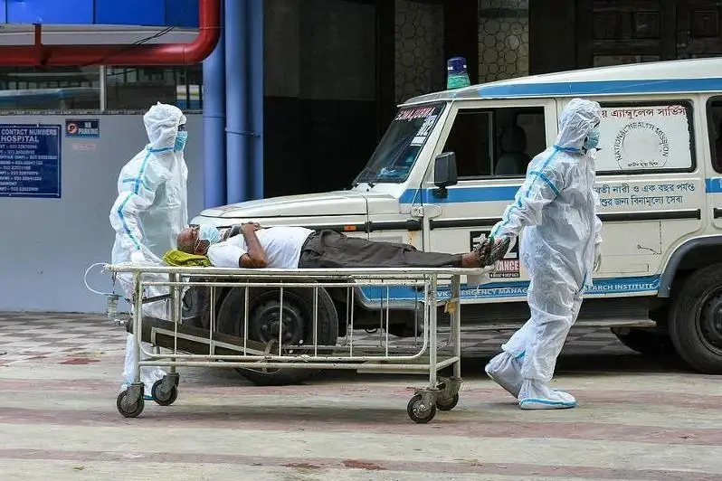 Число случаев заражения коронавирусом в мире снизилось на 15% за неделю