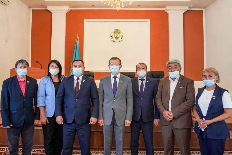 Nurlan Ábdirov Qaraǵandy oblysyndaǵy jańadan saılanǵan aýyl ákimderimen kezdesti