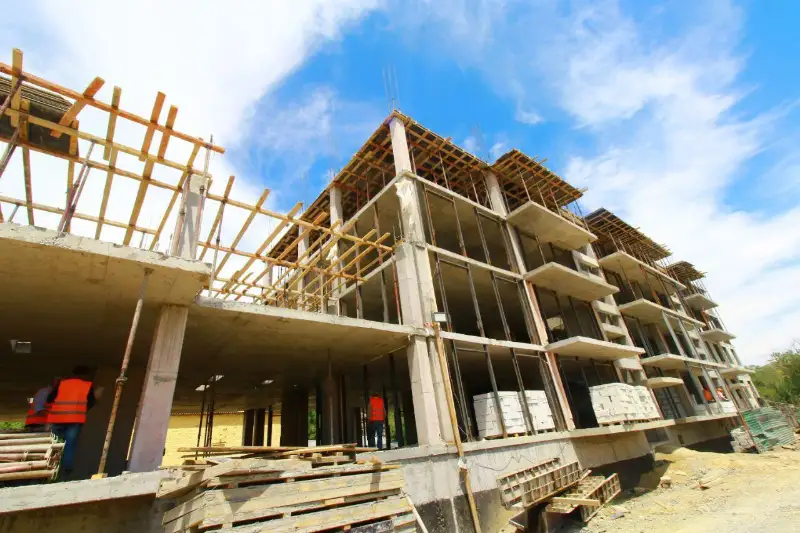 Три многоэтажных дома для работников фармзавода возводят в посёлке Гвардейский