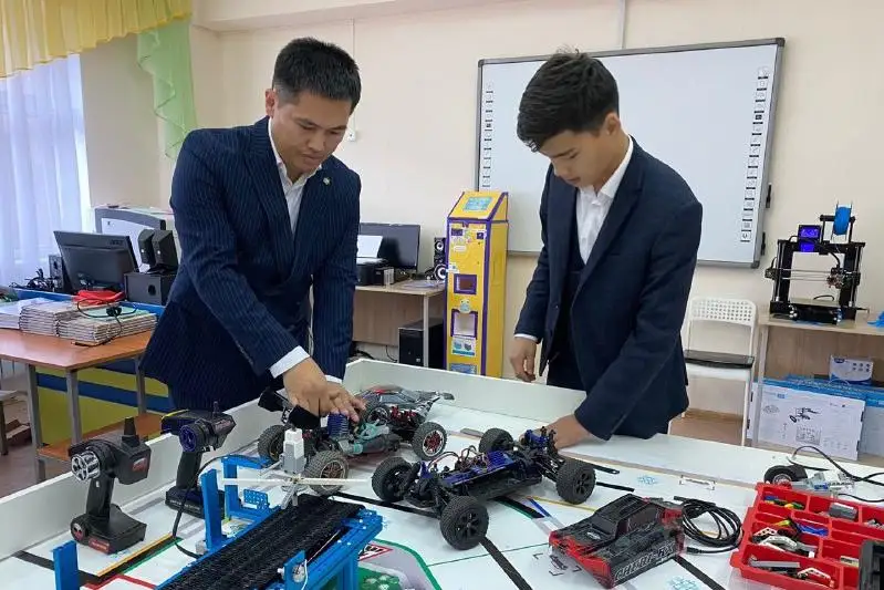 В Актау учитель вместе с учеником изобрели терминал «Антивирус»