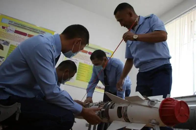 Казахстанские авиатехники повышают квалификацию в Актобе