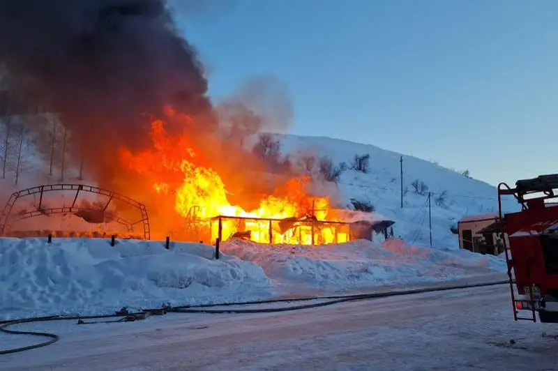 На базе отдыха в ВКО ликвидировали крупный пожар