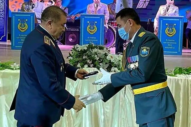 Награждены ветераны МВД и отличившиеся сотрудники алматинского гарнизона