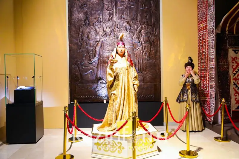 Как воссоздавались одежда и головной убор Болган Ана