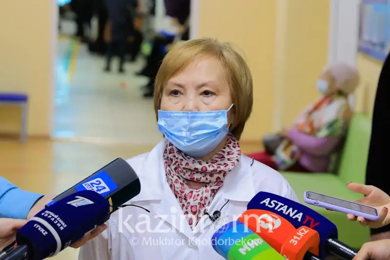 В основном столичные дети приходят прививаться с родителями –  врач Гульмира Дуйсембаева