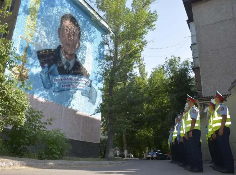 Мурал в честь Халық Қаһарманы Газиза Байтасова появился в Таразе