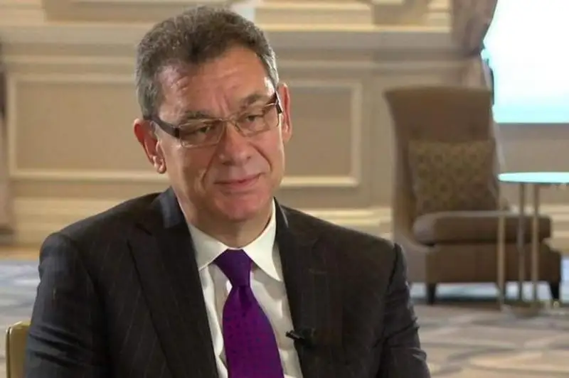 «Омикрон» вытеснил «Дельту» в ЮАР, глава Pfizer предсказал ежегодные прививки