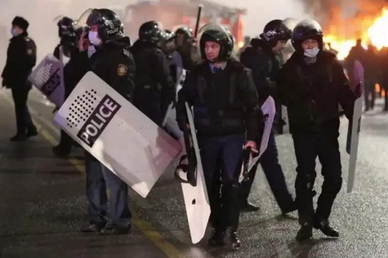 Казахстанские силовые структуры сумели в кратчайшие сроки мобилизоваться и дать отпор нападавшим – Президент РК