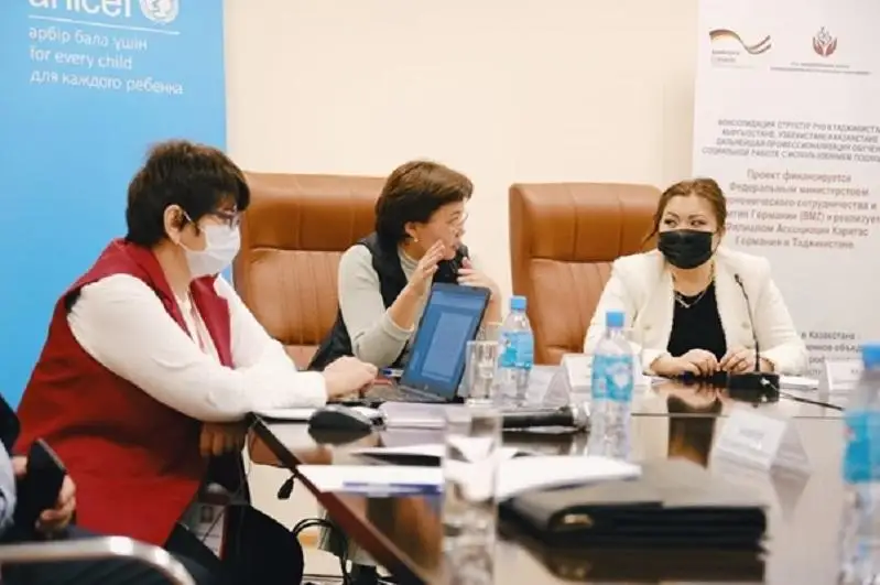 Соцработникам следует научиться обсуждать с обществом важность своей работы, считает эксперт из Финляндии