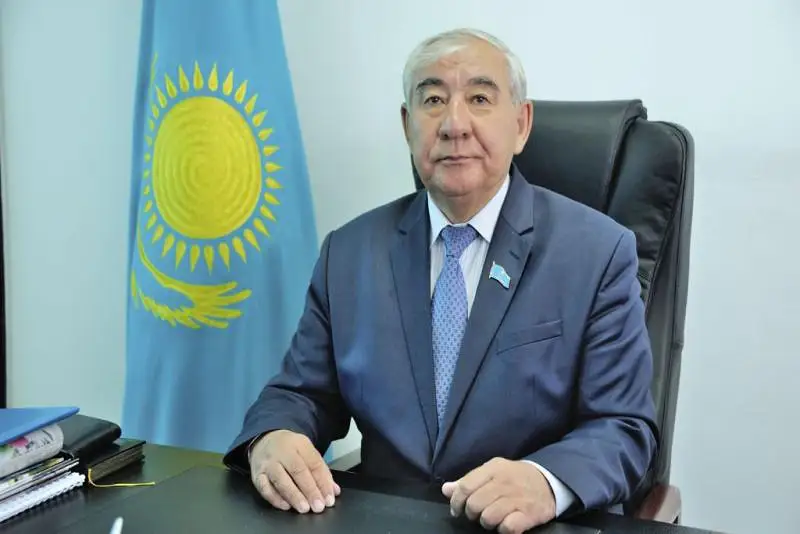 Prezıdent óz málimdemesinde eldegi máselelerdi sheshý joldaryn óte durys aıtty - Ermek Kelemseıit